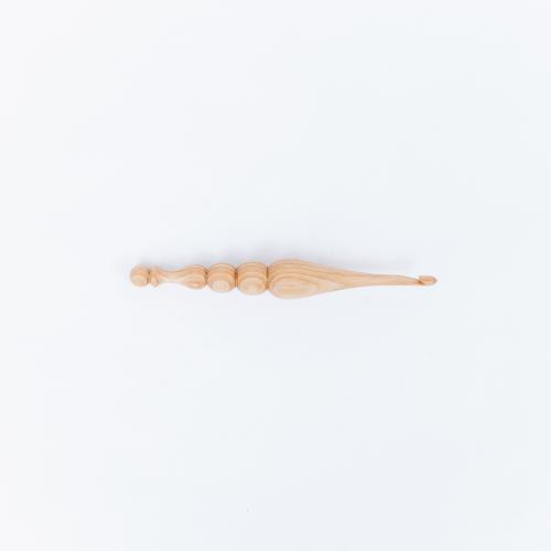 Деревянный крючок для вязания из сибирского кедра 5.5 мм. K197