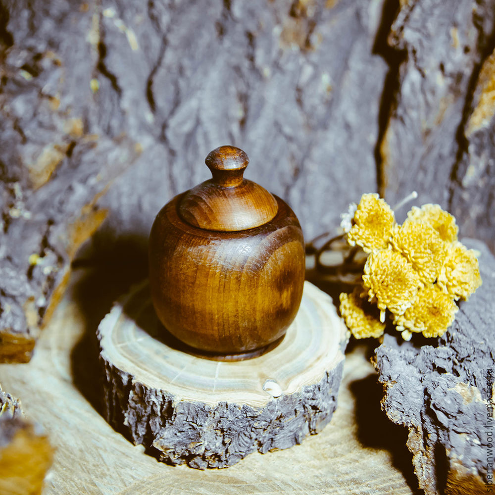 Маленькая деревянная кубышка (бочонок, солонка) из дерева сибирский кедр K47