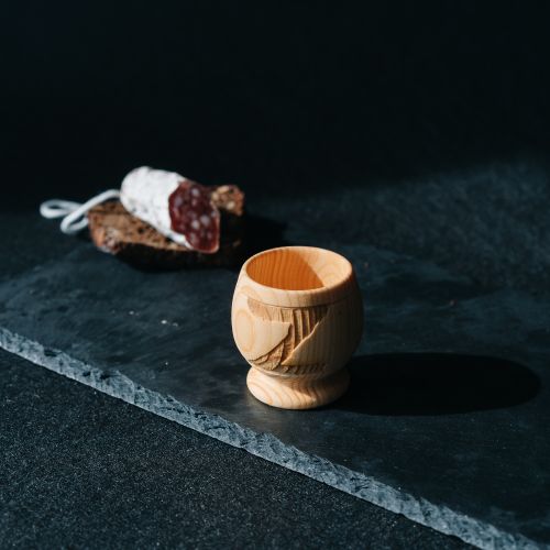 Деревянная рюмка (стопка, шот) из древесины сибирского кедра для крепких напитков. R43