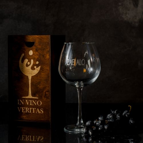 Бокал для вина с гравировкой "Zaebalo" в подарочной коробке PKS35