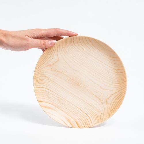 Деревянная плоская тарелка из сибирского кедра серии "ЛОТОС" 200 мм T153