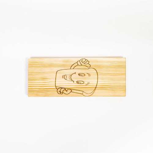 Деревянная разделочная доска из древесины сибирского кедра для хлеба с гравировкой "Забавный хлебушек" RD31