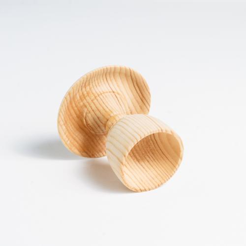Деревянная подставка для яйца с солонкой из древесины сибирского кедра ES9