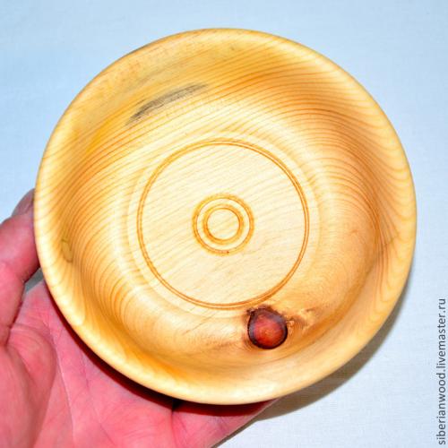 Деревянная тарелка из древесины сибирского кедра 14 см. T7