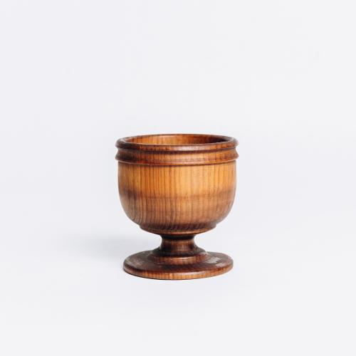 Деревянная чаша на ножке для орехов, соусов, специй из дерева сибирский кедр. SP10