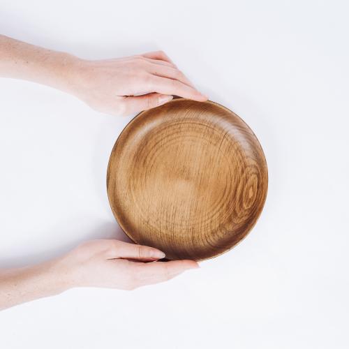 Деревянная плоская тарелка из дерева сибирский кедр 205 мм. T127