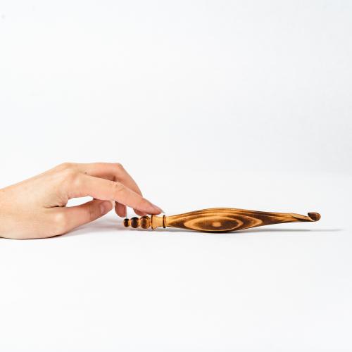Деревянный крючок для вязания из древесины кедра 8 мм.  K262