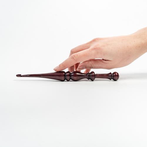 Деревянный крючок для вязания из кедра 5 мм. K277