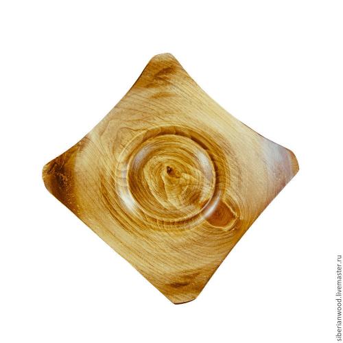 Деревянная квадратная тарелка-чаша из древесины кедра. T45