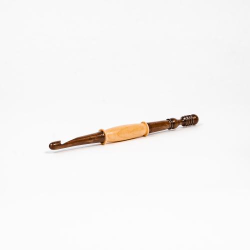 Деревянный крючок для вязания из кедра 7 мм. K299