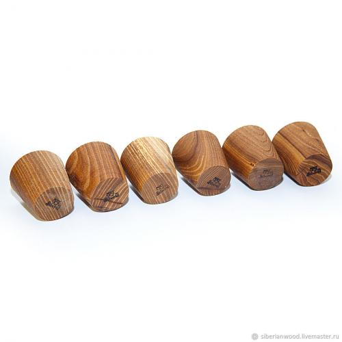 Набор деревянных текстурированных рюмок (стопок) из древесины вяза (карагач). R17