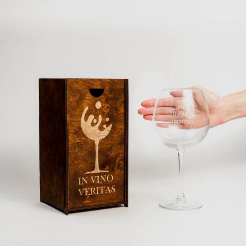Бокал для вина с гравировкой "Дайте львице напиться" в подарочной коробке PKS33