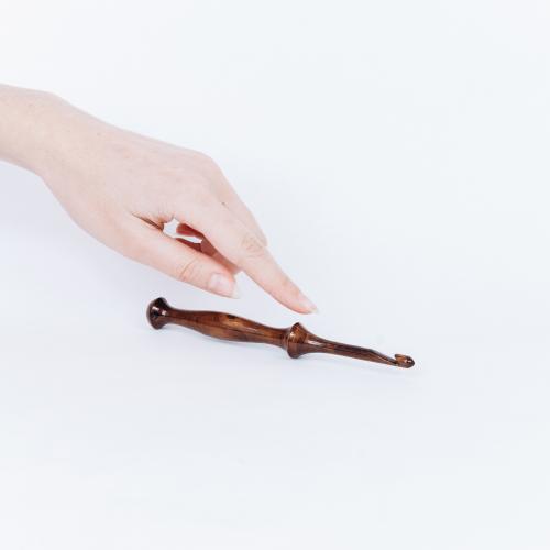 Деревянный крючок для вязания из древесины вишни 8.5 мм. K231
