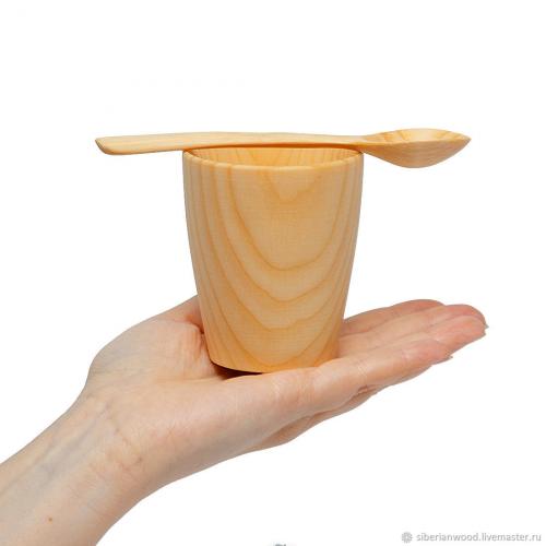 Деревянный чайный набор (стакан и ложка) из сибирского кедра. NC3