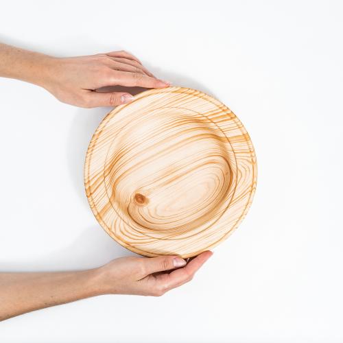 Деревянная тарелка из сибирского кедра серии "Аристократ" 235мм T138