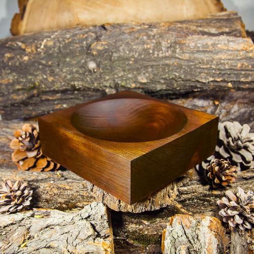 Деревянная квадратная тарелка-чаша из древесины кедра. T46