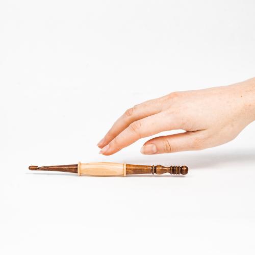 Деревянный крючок для вязания из кедра 5.5 мм. K301