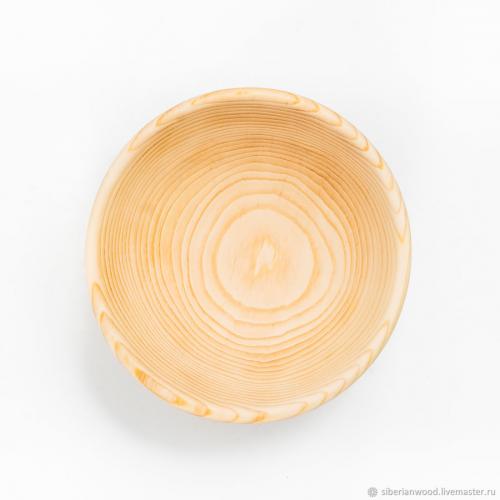 Глубокая деревянная тарелка из древесины сибирского кедра. T83