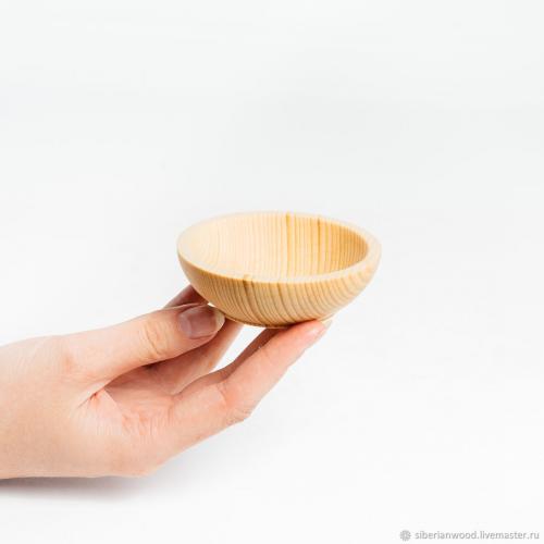 Деревянная чаша-соусница для специй из древесины кедра.T93