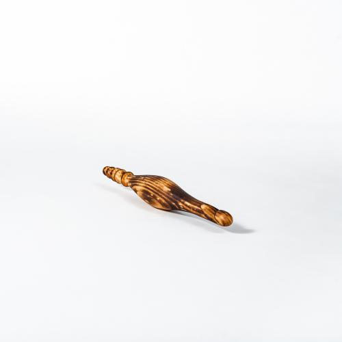 Деревянный крючок для вязания из древесины кедра 9 мм.   K260