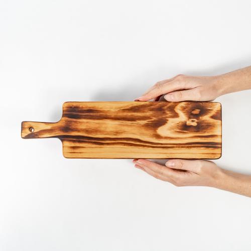 Деревянная сервировочная  доска для подачи блюд и закусок из древесины кедра RD7