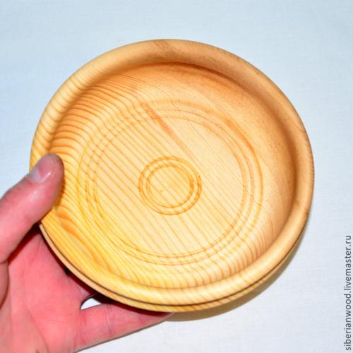 Деревянная тарелка-блюдце из сибирского кедра 16см. T8