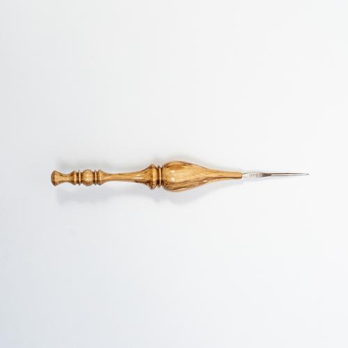 Железный крючок для вязания 0,6 мм с деревянной ручкой (Рябина) K128