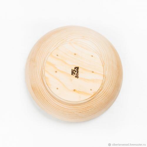 Глубокая деревянная тарелка из древесины сибирского кедра. T83