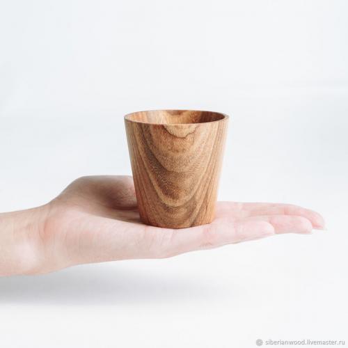 Деревянная рюмка (стопка, шот) из древесины сибирский вяз. R12