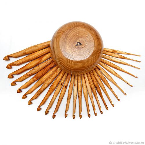 Набор деревянных крючков для вязания 25 шт (3-20 мм) с клубочницей. KN6