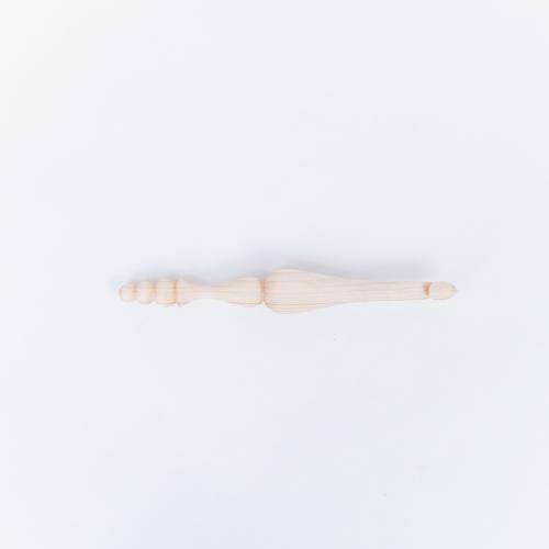 Деревянный крючок для вязания из сибирского кедра 9 мм. K192