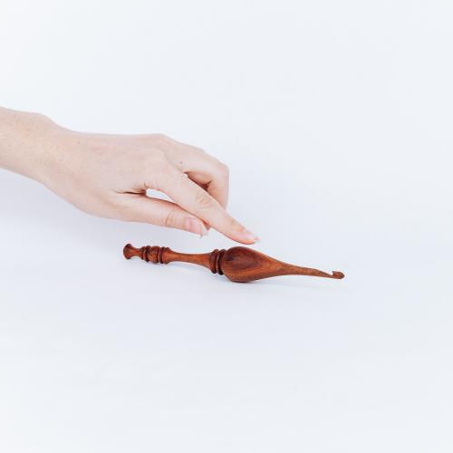 Крючок для вязания из натурального дерева бубинго размер 5 мм. K177