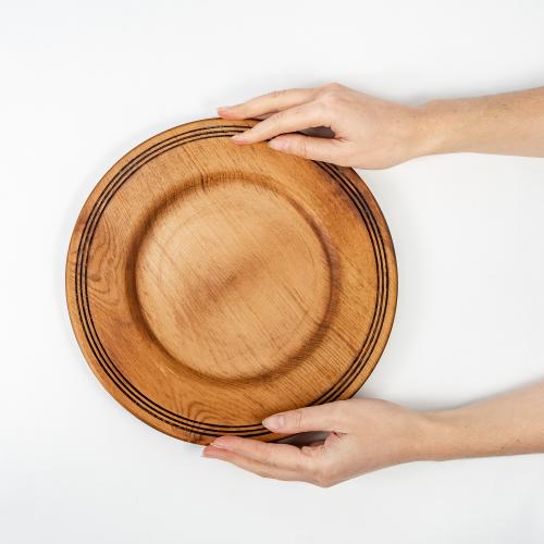 Деревянная плоская тарелка из сибирского кедра серии "ПАНАДА" 270 мм T165