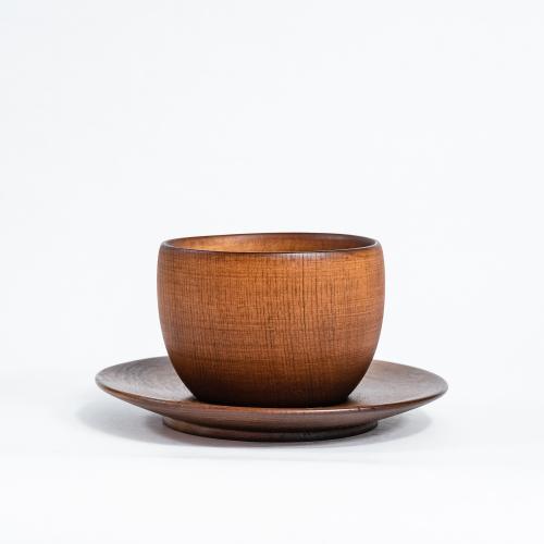 Чайная чашка деревянная c блюдцем из дерева cибирский кедр NC32
