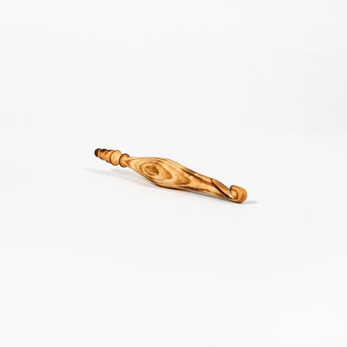 Деревянный крючок для вязания из древесины кедра 11 мм.  K258
