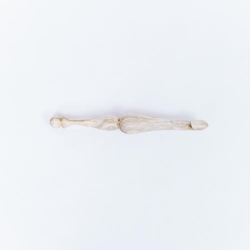 Деревянный крючок для вязания из древесины рябины 12 мм. K207