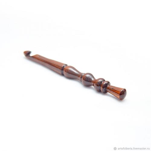 Деревянный крючок для вязания из древесины кедра 10 мм.  K31