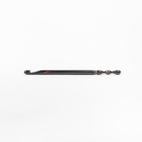 Деревянный крючок для вязания из кедра 8 мм. K284