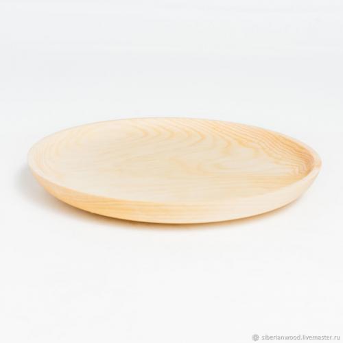 Деревянная плоская тарелка из дерева сибирский кедр 200 мм. T98