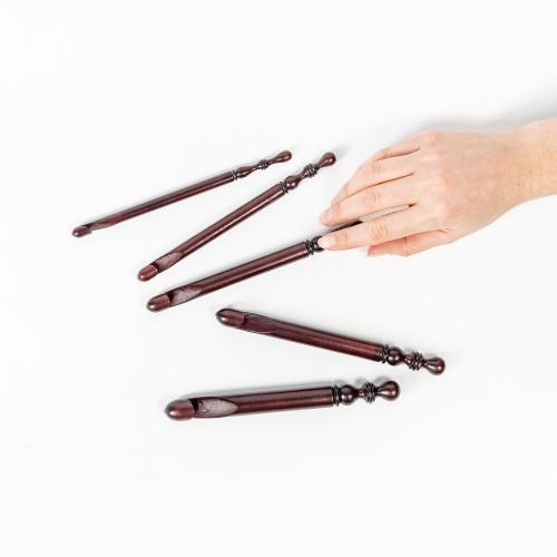 Набор деревянных крючков для вязания 5 шт (8, 10, 12, 14, 16мм.) KN29