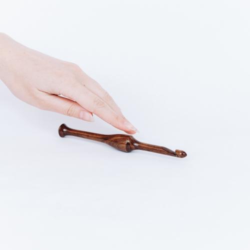 Деревянный крючок для вязания из древесины вишни 7 мм. K227