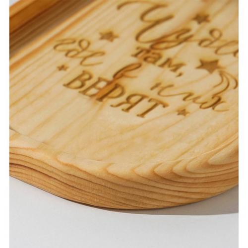 Деревянная доска из цельного куска древесины кедра с выборкой и ручкой "ЧУДЕСА". RD58