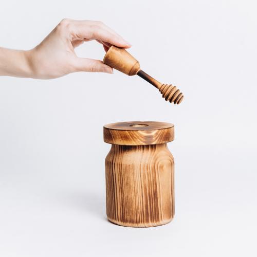 Деревянная чашка (бочонок) для мёда с крышкой и ложечкой для меда из древесины кедра. KD3