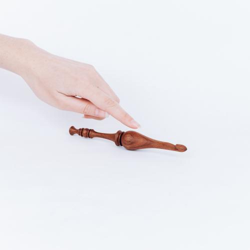 Крючок для вязания из натурального древесины бубинго размер 9 мм. K181