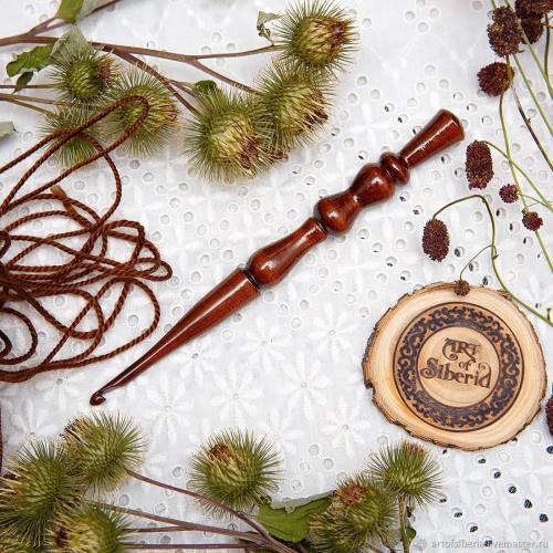 Деревянный крючок для вязания из древесины сибирского кедра 4мм. K25