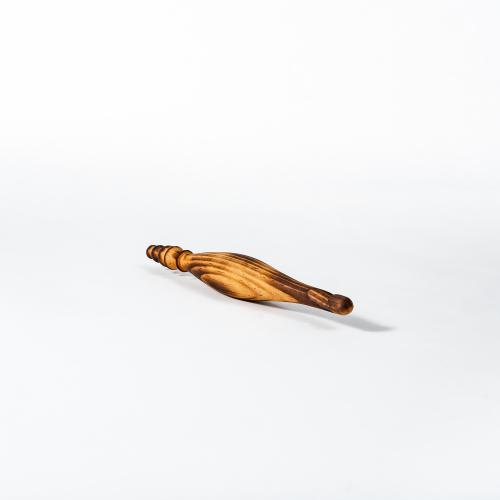 Деревянный крючок для вязания из древесины кедра 8,5 мм.   K261