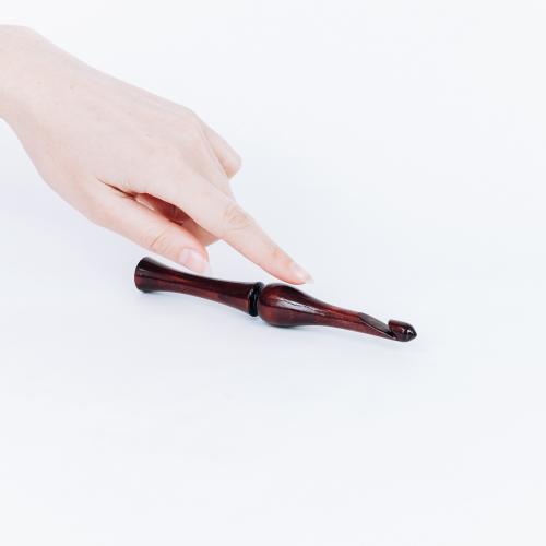 Деревянный крючок для вязания из древесины кедра 9,5 мм. K226